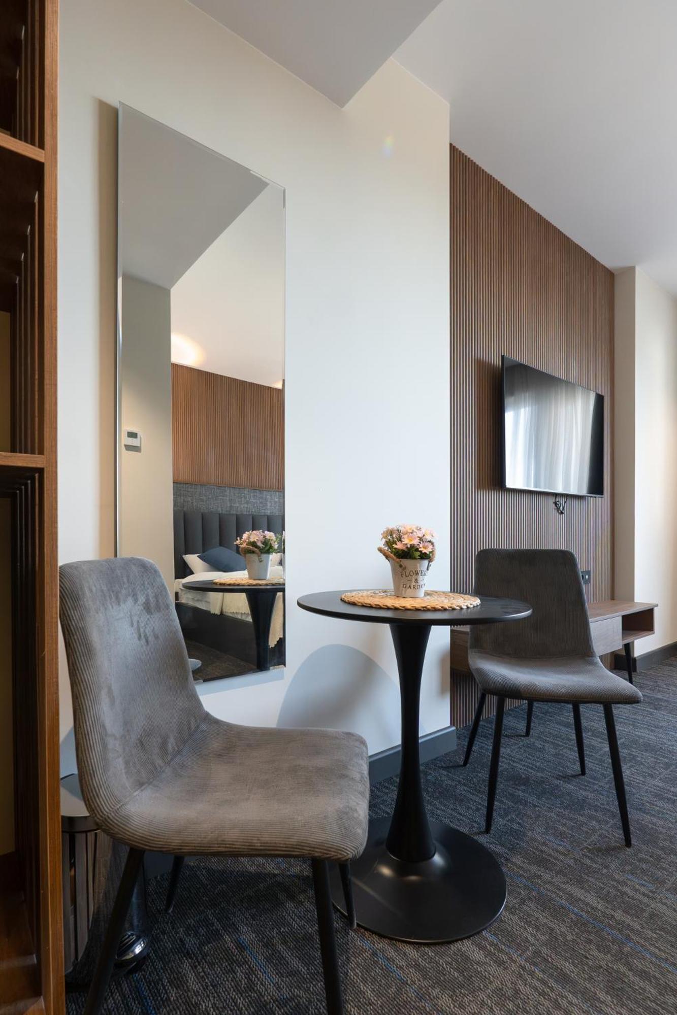 Nova Luxe Hotel & Residences Batumi Bagian luar foto