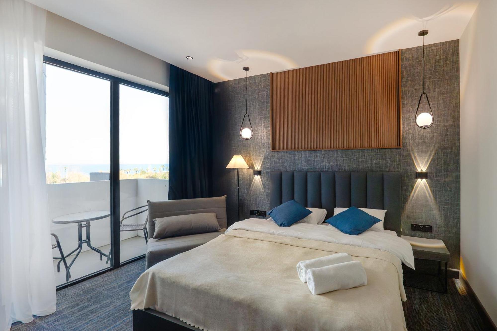 Nova Luxe Hotel & Residences Batumi Bagian luar foto