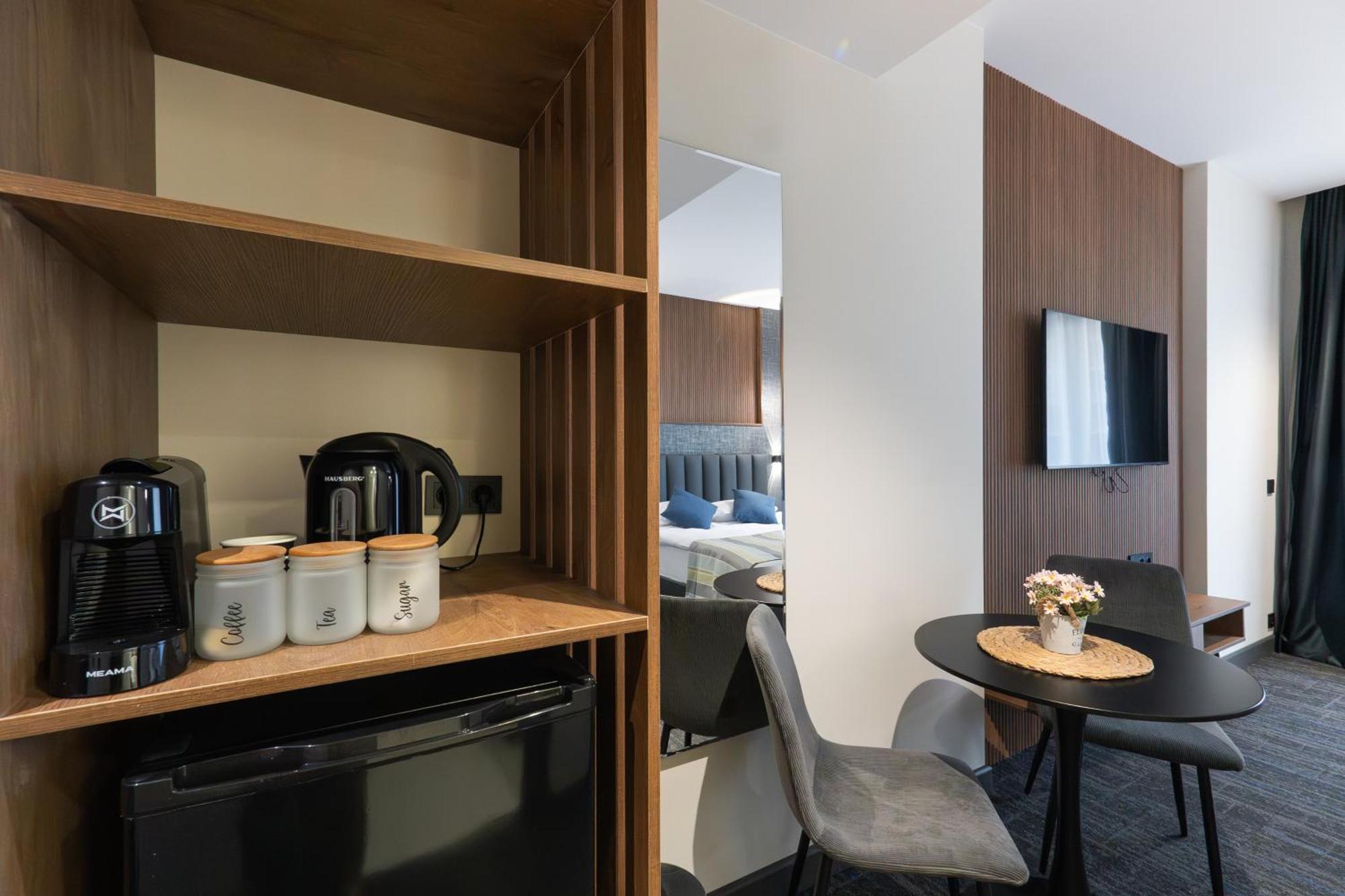 Nova Luxe Hotel & Residences Batumi Bagian luar foto