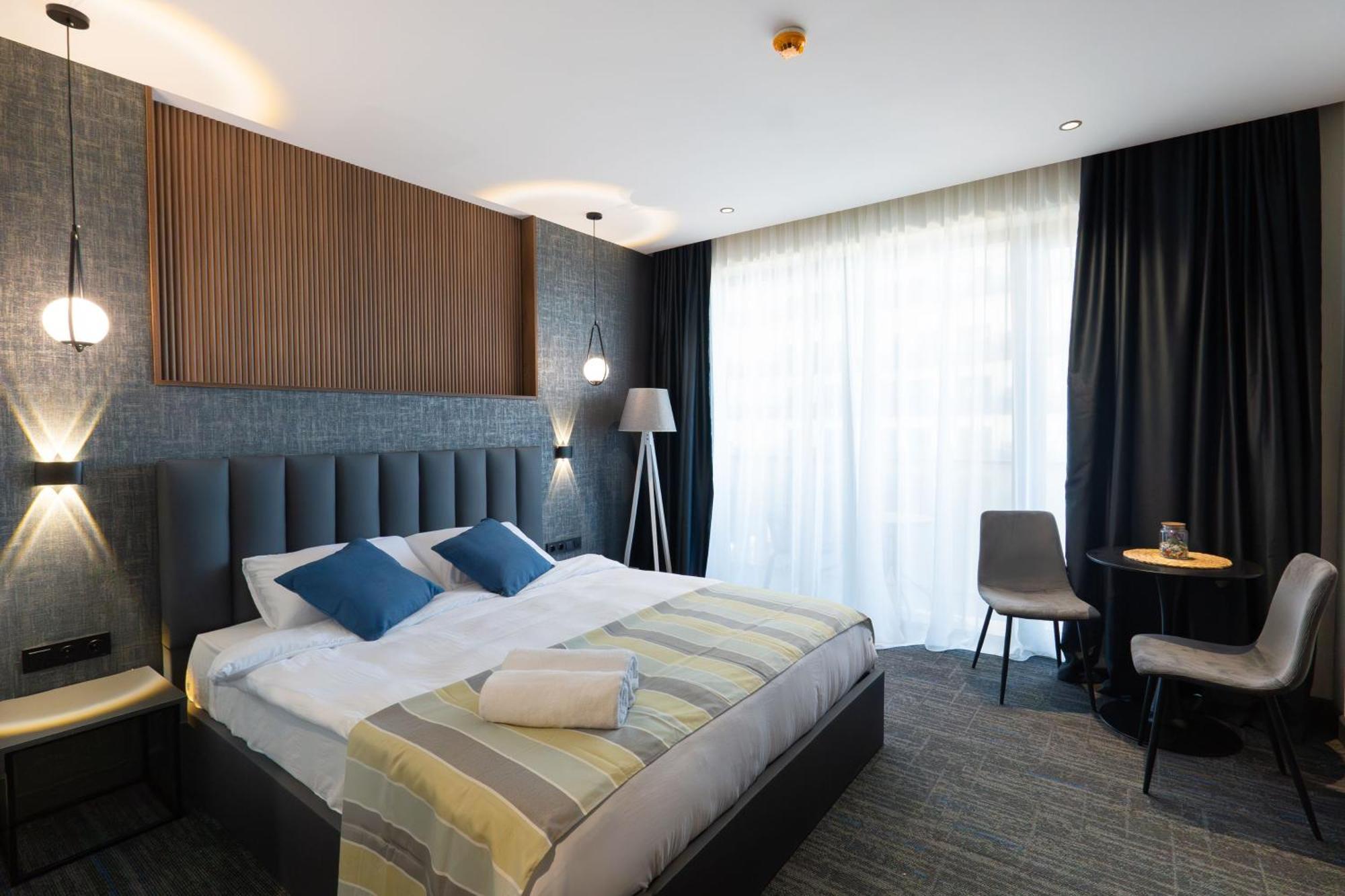Nova Luxe Hotel & Residences Batumi Bagian luar foto