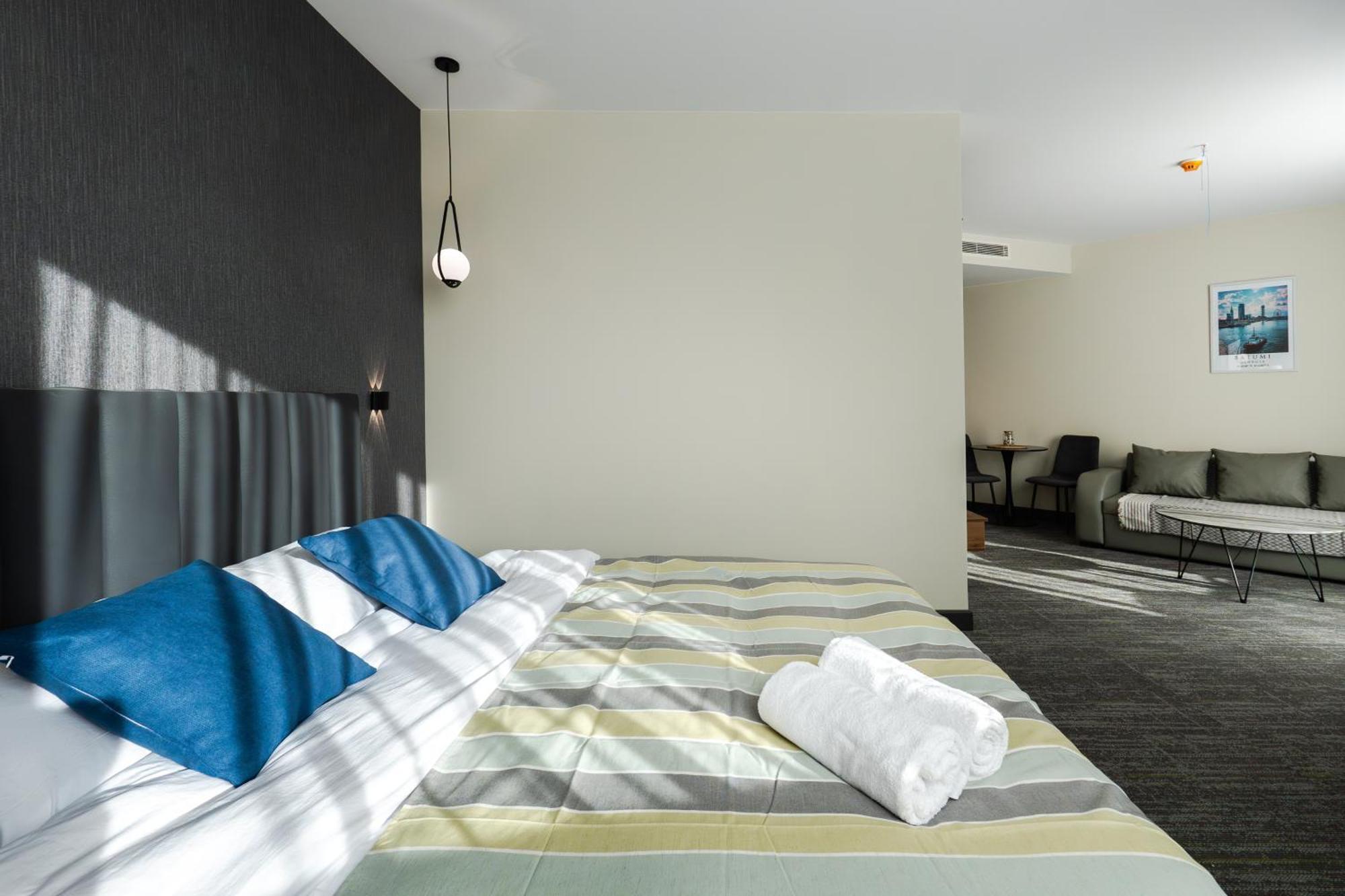 Nova Luxe Hotel & Residences Batumi Bagian luar foto
