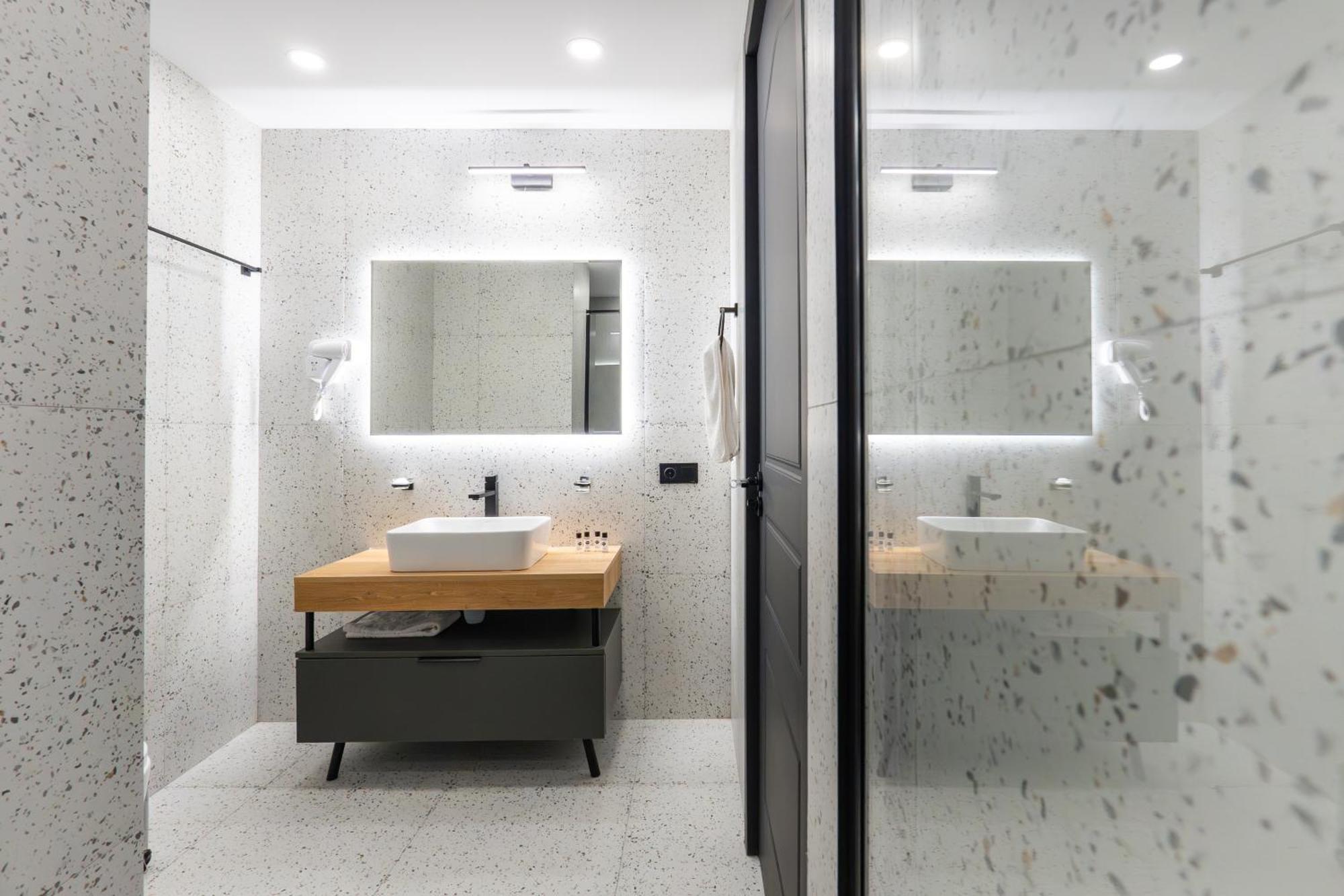 Nova Luxe Hotel & Residences Batumi Bagian luar foto