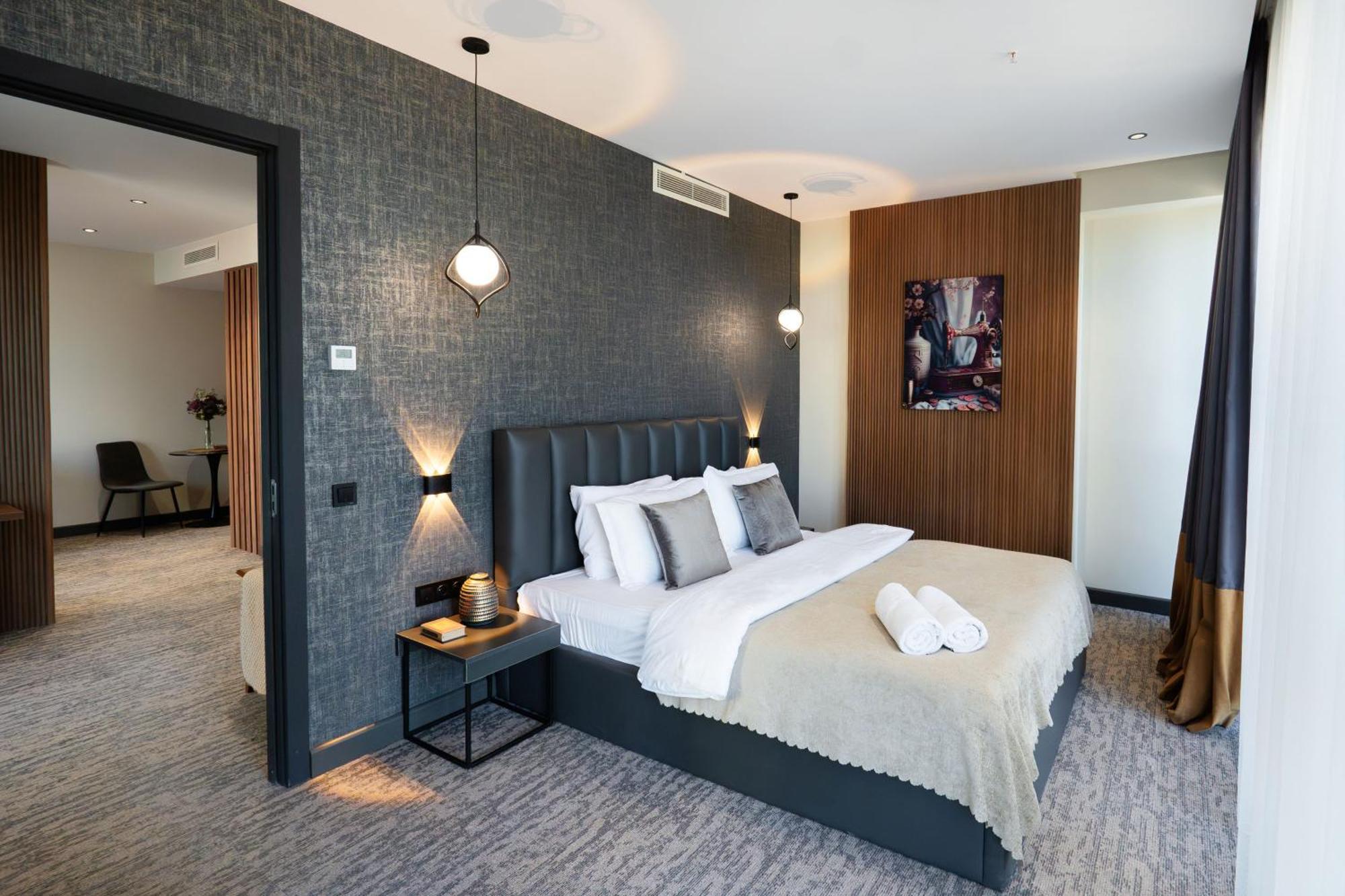 Nova Luxe Hotel & Residences Batumi Bagian luar foto